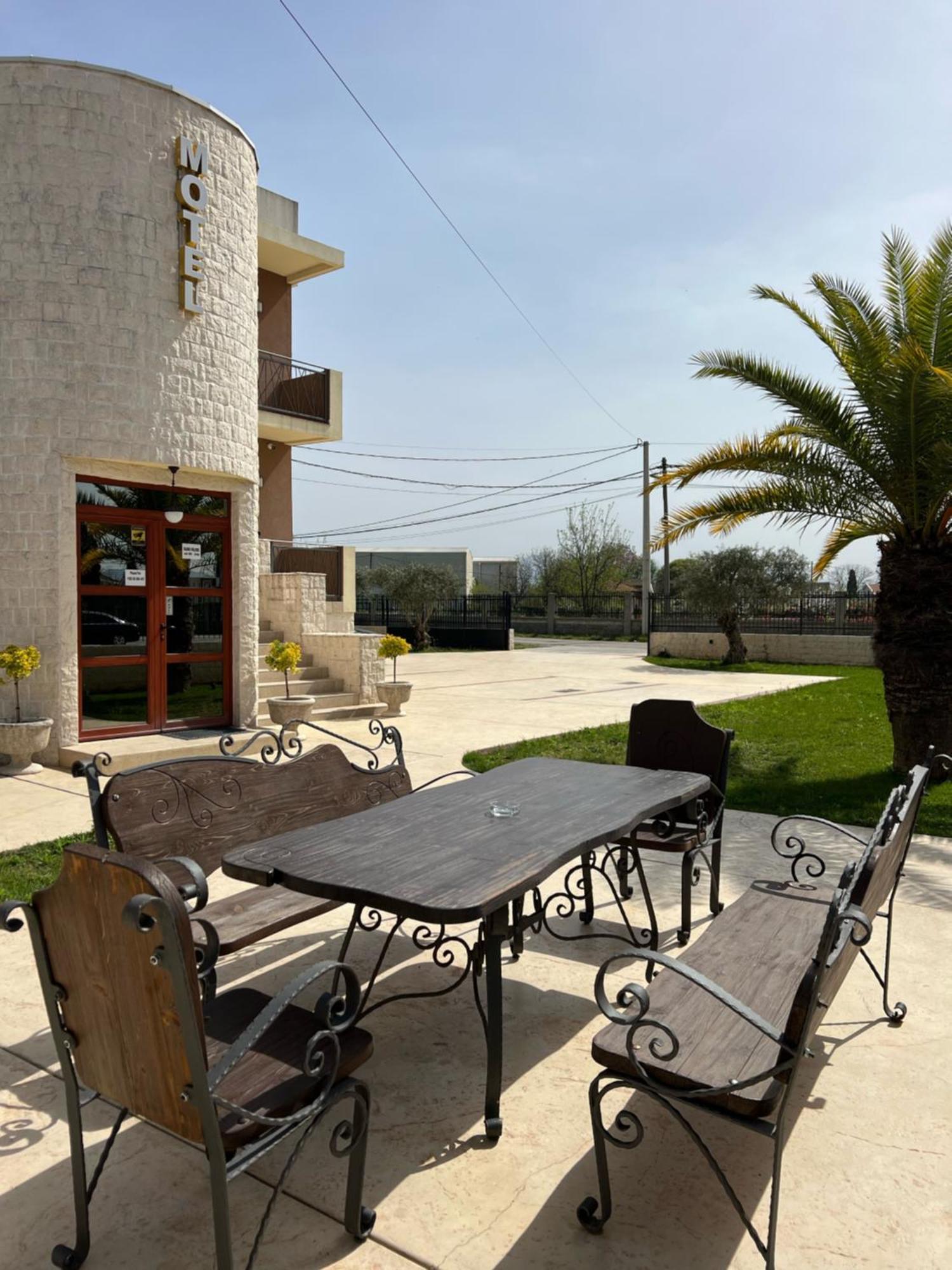 Motel Zeta Lux Mitrovici  Extérieur photo