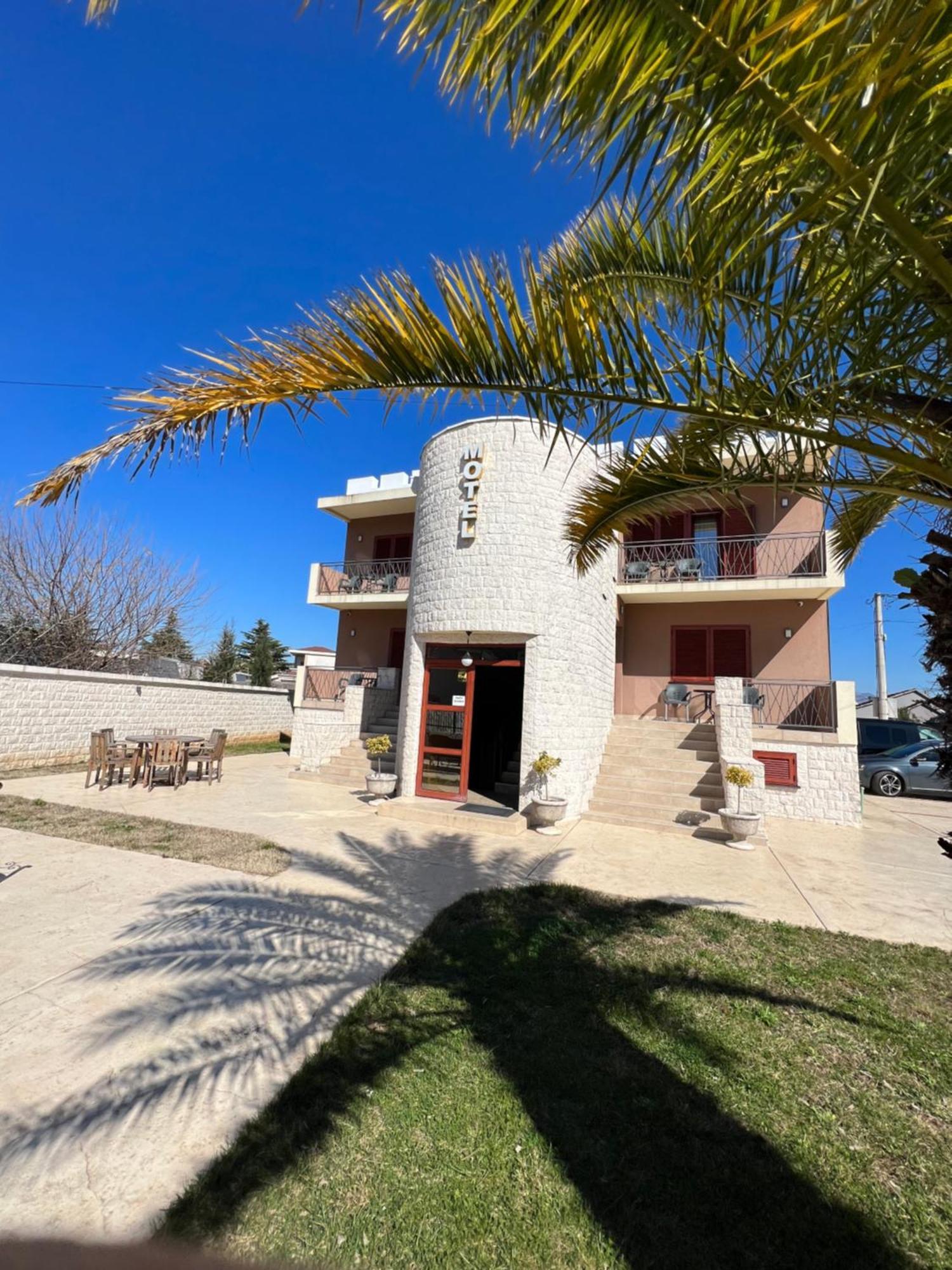 Motel Zeta Lux Mitrovici  Extérieur photo